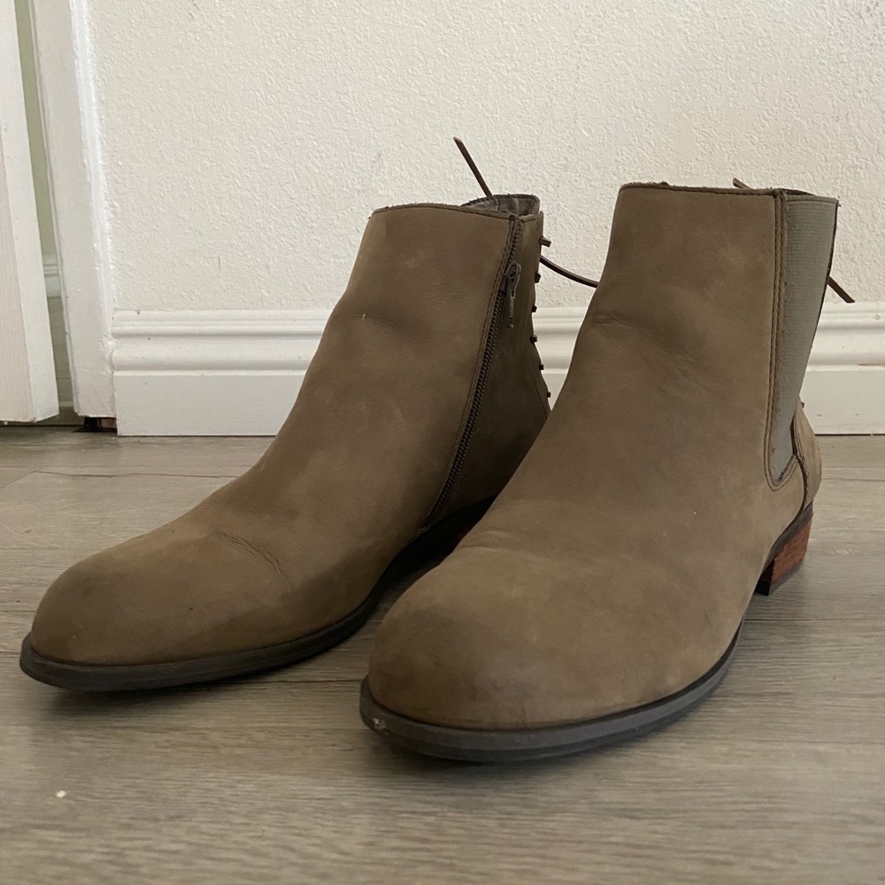 Array Logan’s Women’s Booties. - image 2